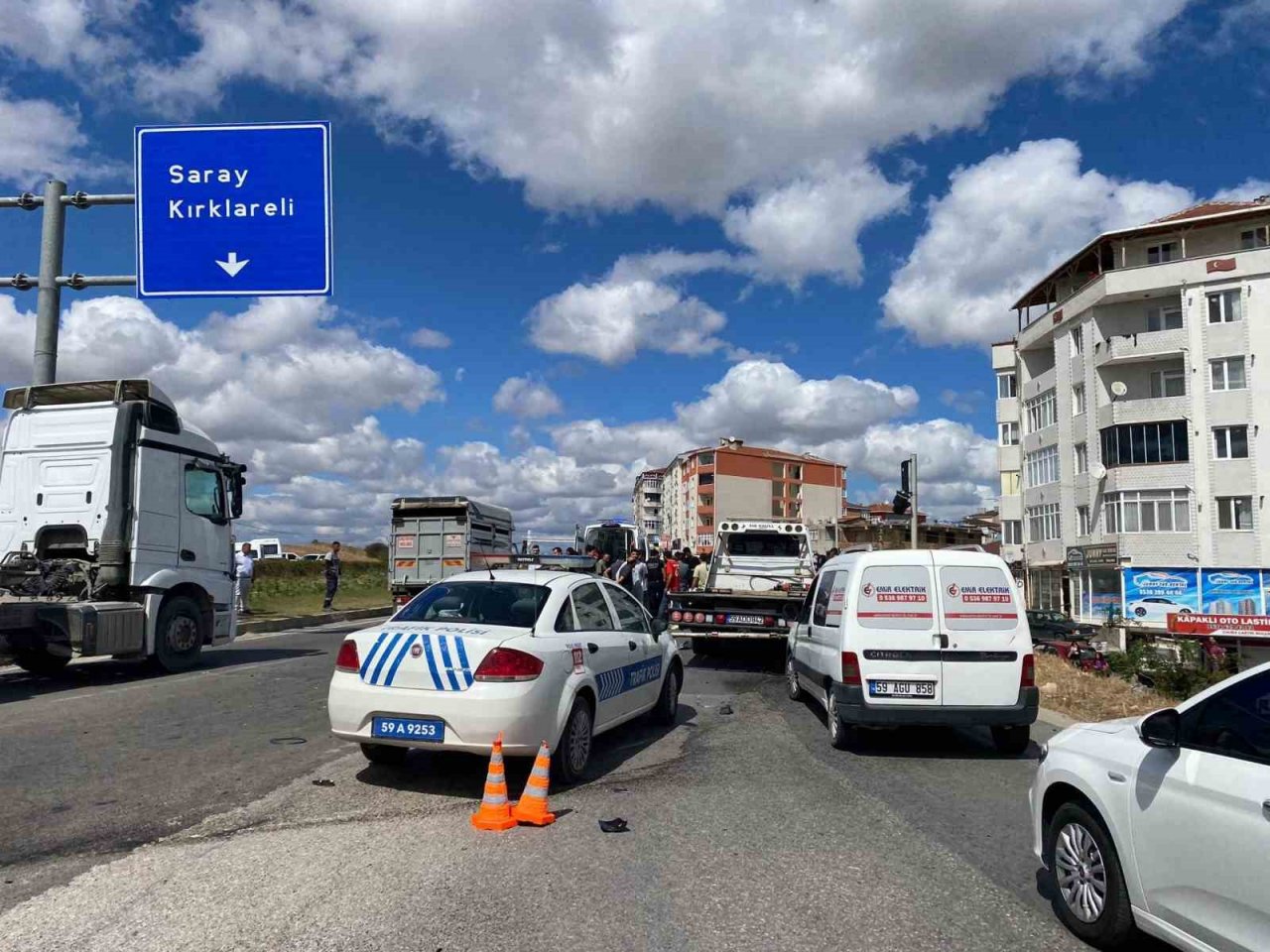 Otomobil ile motosiklet çarpıştı: 1 ağır yaralı