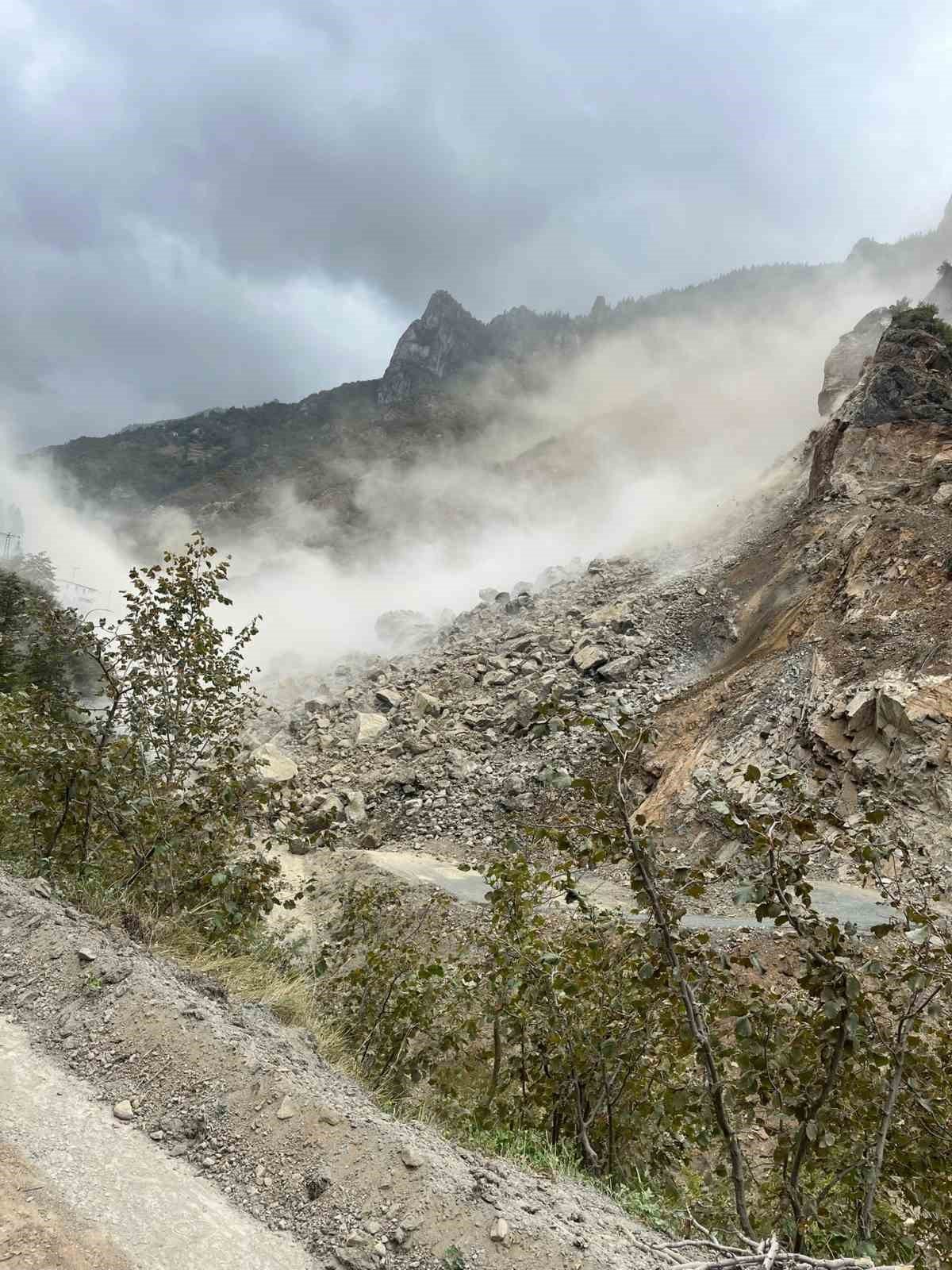 Taş ocağındaki heyelan böyle görüntülendi