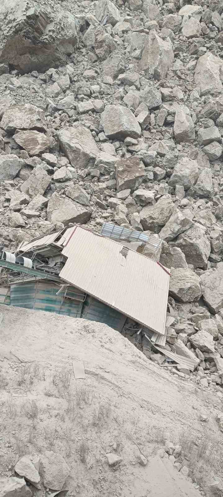 Taş ocağındaki heyelan böyle görüntülendi