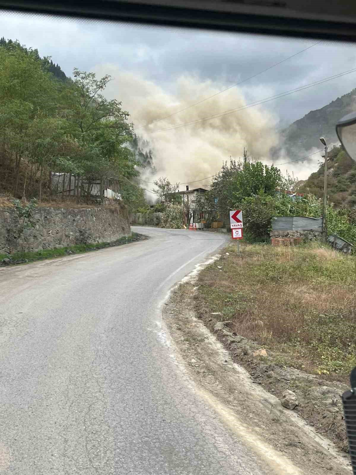 Taş ocağındaki heyelan böyle görüntülendi