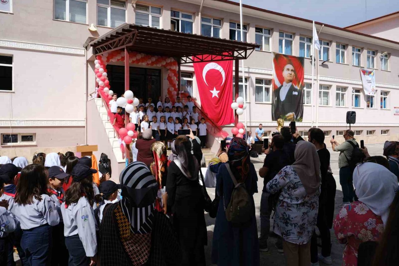 İlk ders zili çaldı, Erzincan’da 42 bin öğrenci ders başı yaptı
