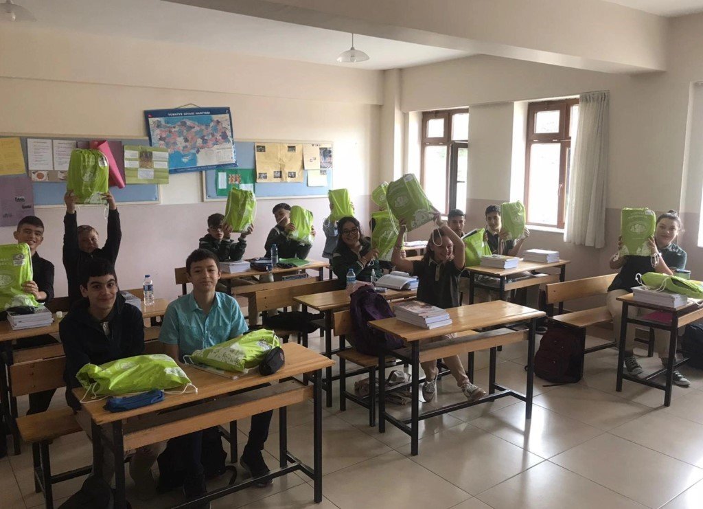 Uçhisar Belediyesi’nden öğrencilere kırtasiye desteği