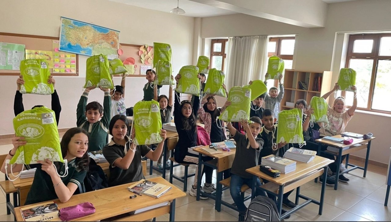 Uçhisar Belediyesi’nden öğrencilere kırtasiye desteği