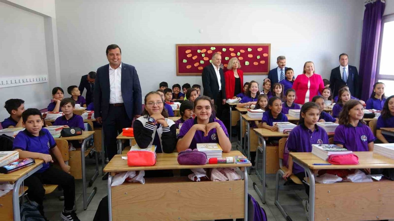 Vali Ergün, Uşak’ta ilk ders zilini çaldı