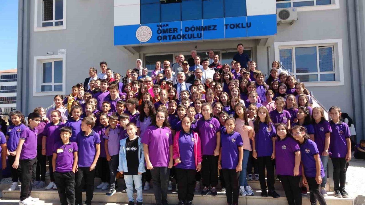 Vali Ergün, Uşak’ta ilk ders zilini çaldı