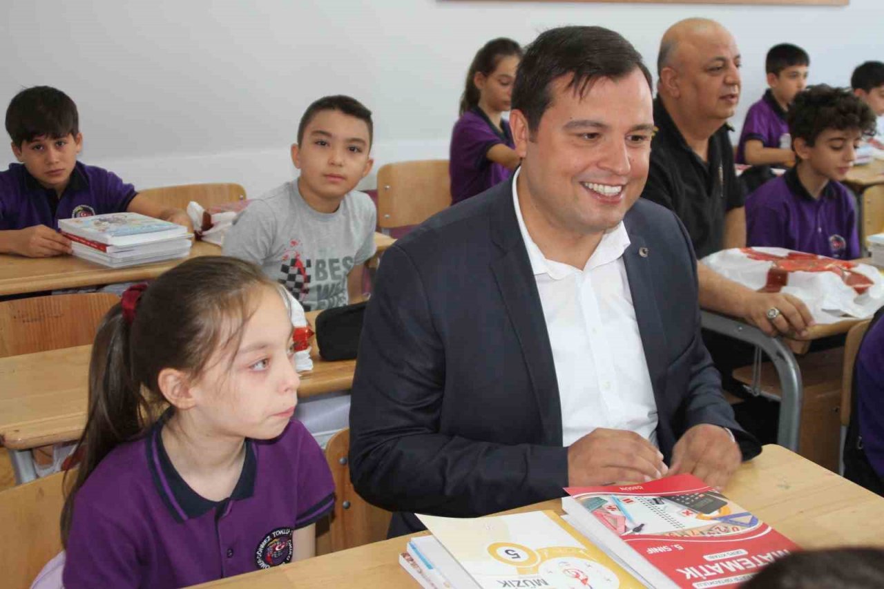 Vali Ergün, Uşak’ta ilk ders zilini çaldı