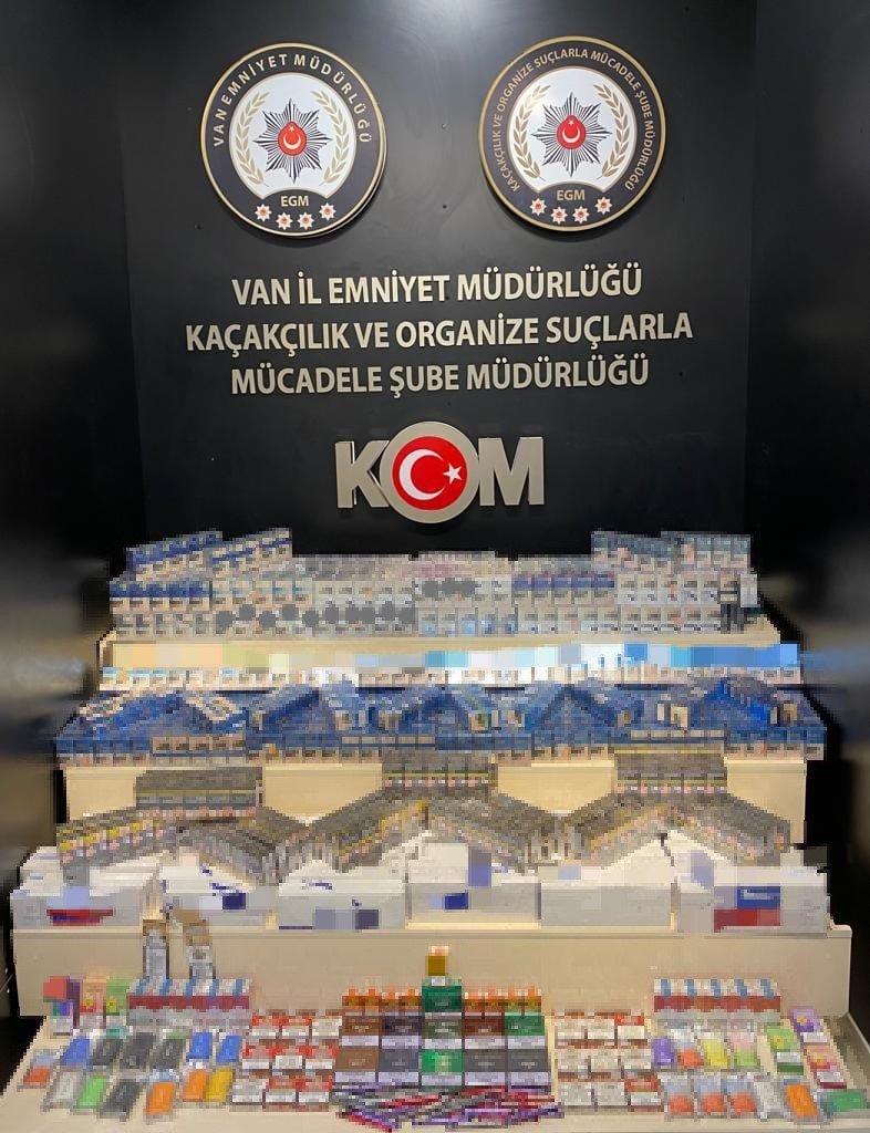 Van’da tarihi eser ve gümrük kaçağı malzemeler ele geçirildi