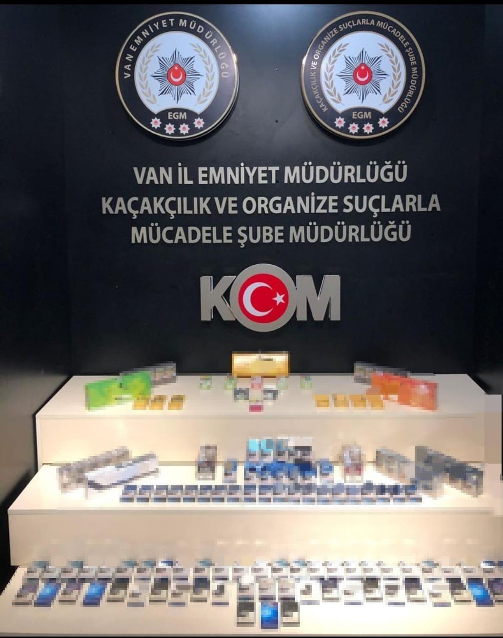 Van’da tarihi eser ve gümrük kaçağı malzemeler ele geçirildi