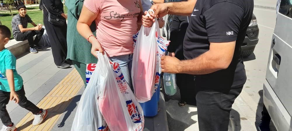 Vanlı Amcan’dan bin öğrenciye kırtasiye yardımı