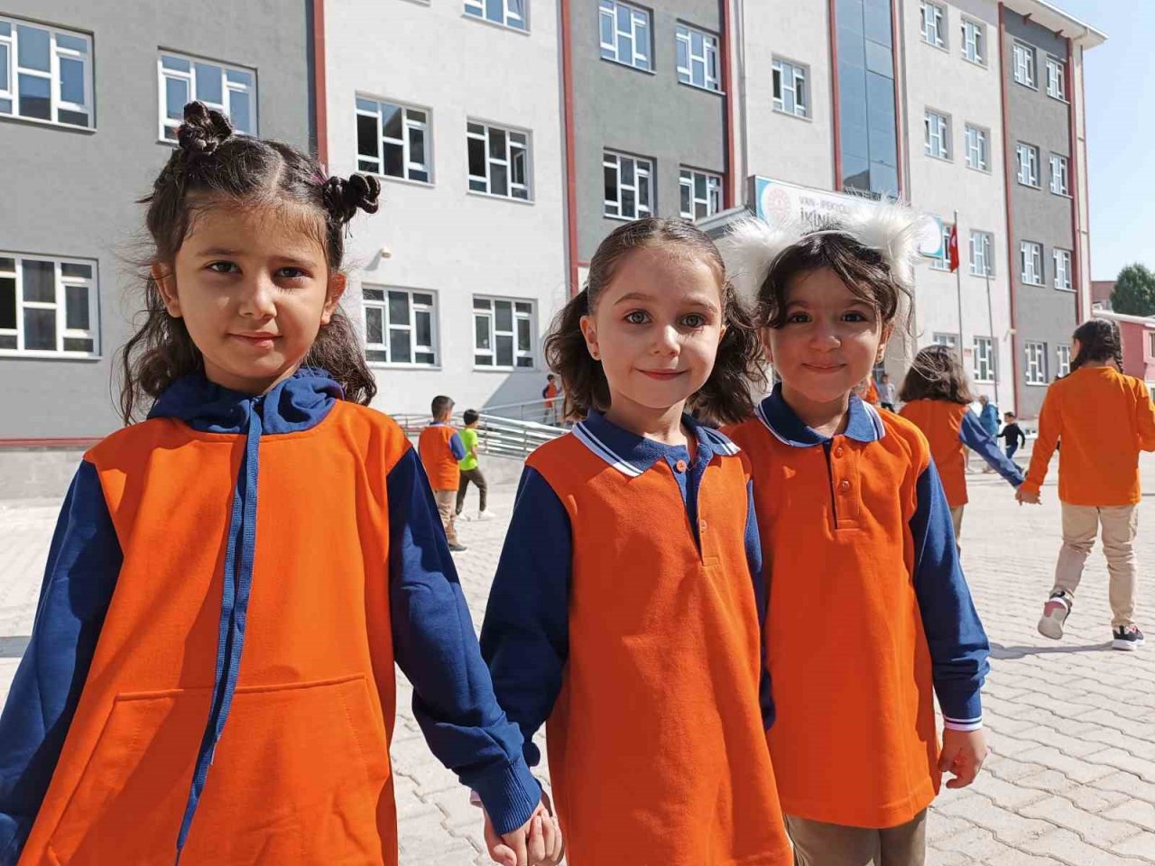 Van’da 324 bin öğrenci için ilk ders zili çaldı