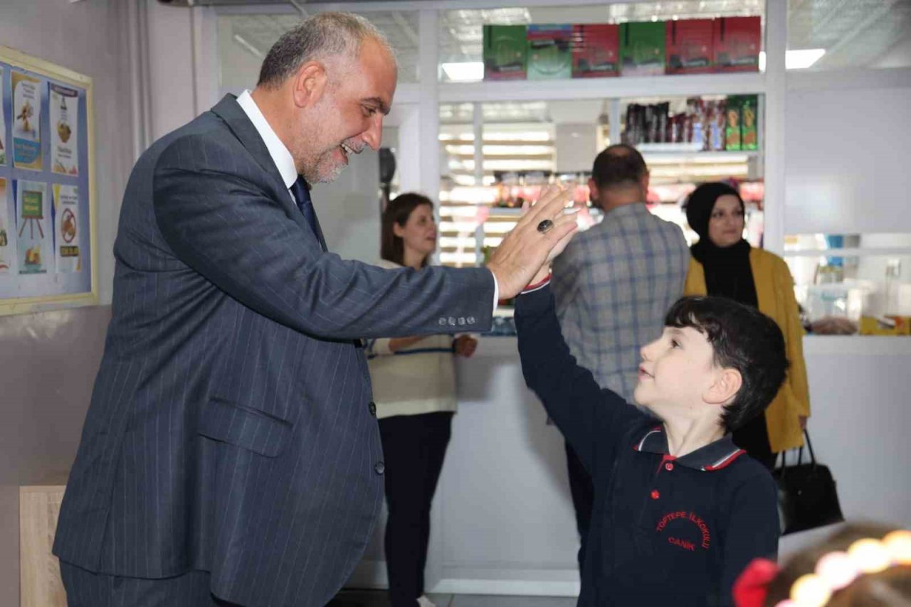 Başkan Sandıkçı: “Eğitime desteğimiz artarak devam edecek”