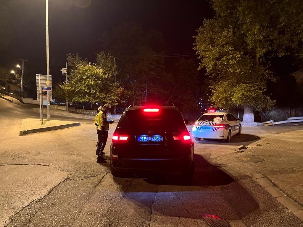 Alkol ve abartı egzoz uygulaması yaptılar