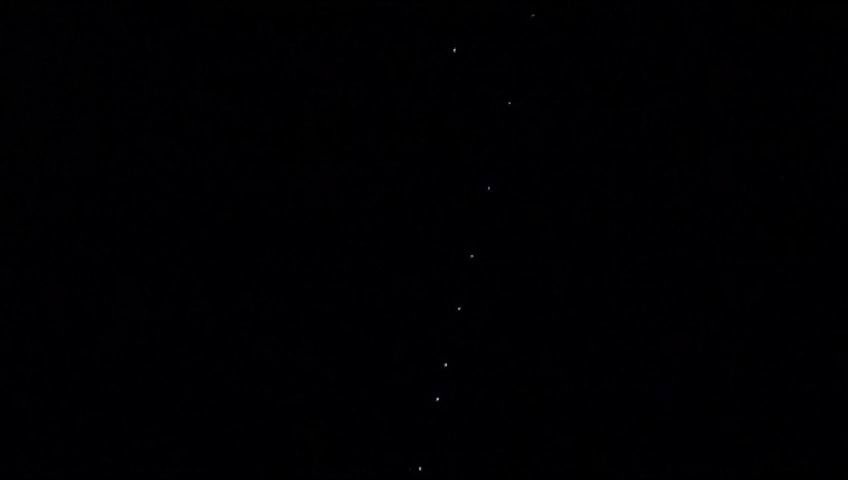 İp gibi dizilip ilerleyen Starlink uyduları Tunceli semasında görüntülendi