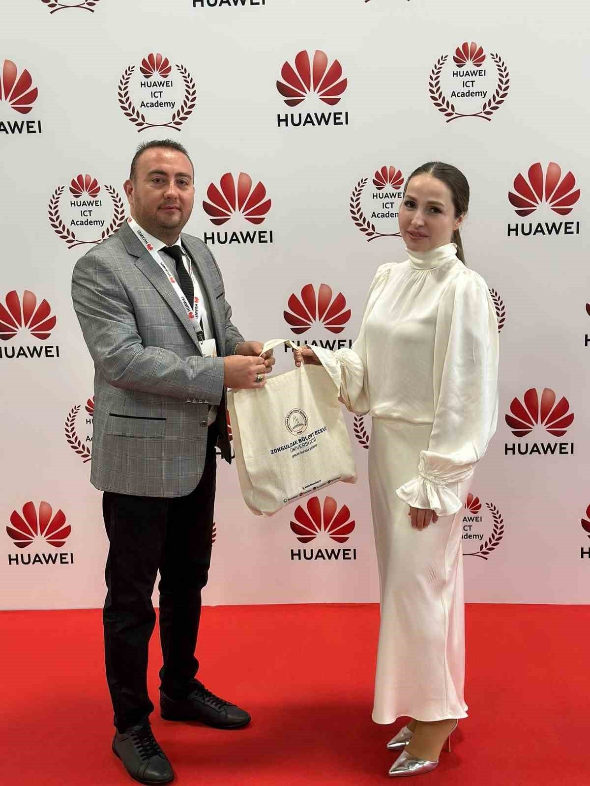 ZBEÜ Huawei Türkiye Bilişim Akademisi Zirvesinde yerini aldı