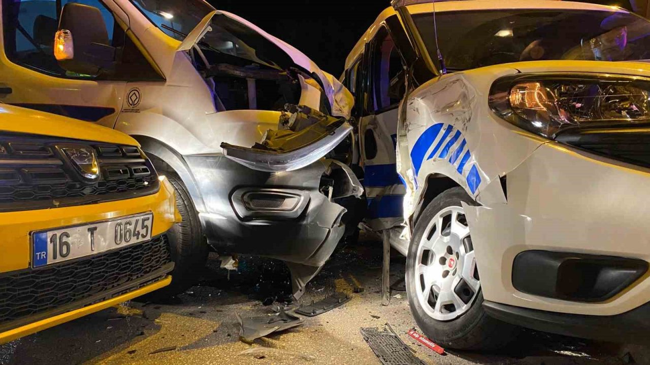 3 araç çarpıştı, 3’ü polis 6 kişi yaralandı