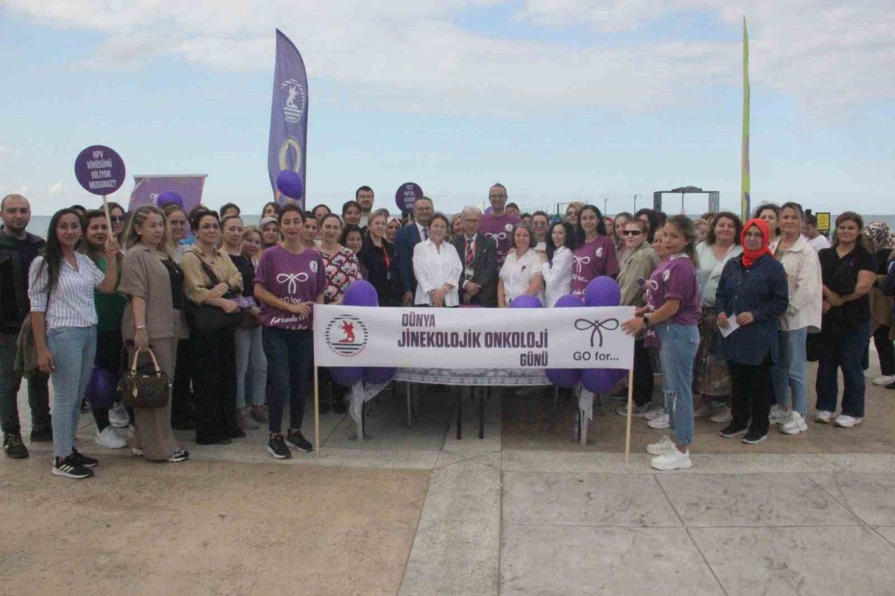Sağlıkçılar ’Dünya Jinekolojik Onkoloji Günü’nde farkındalık için yürüdü