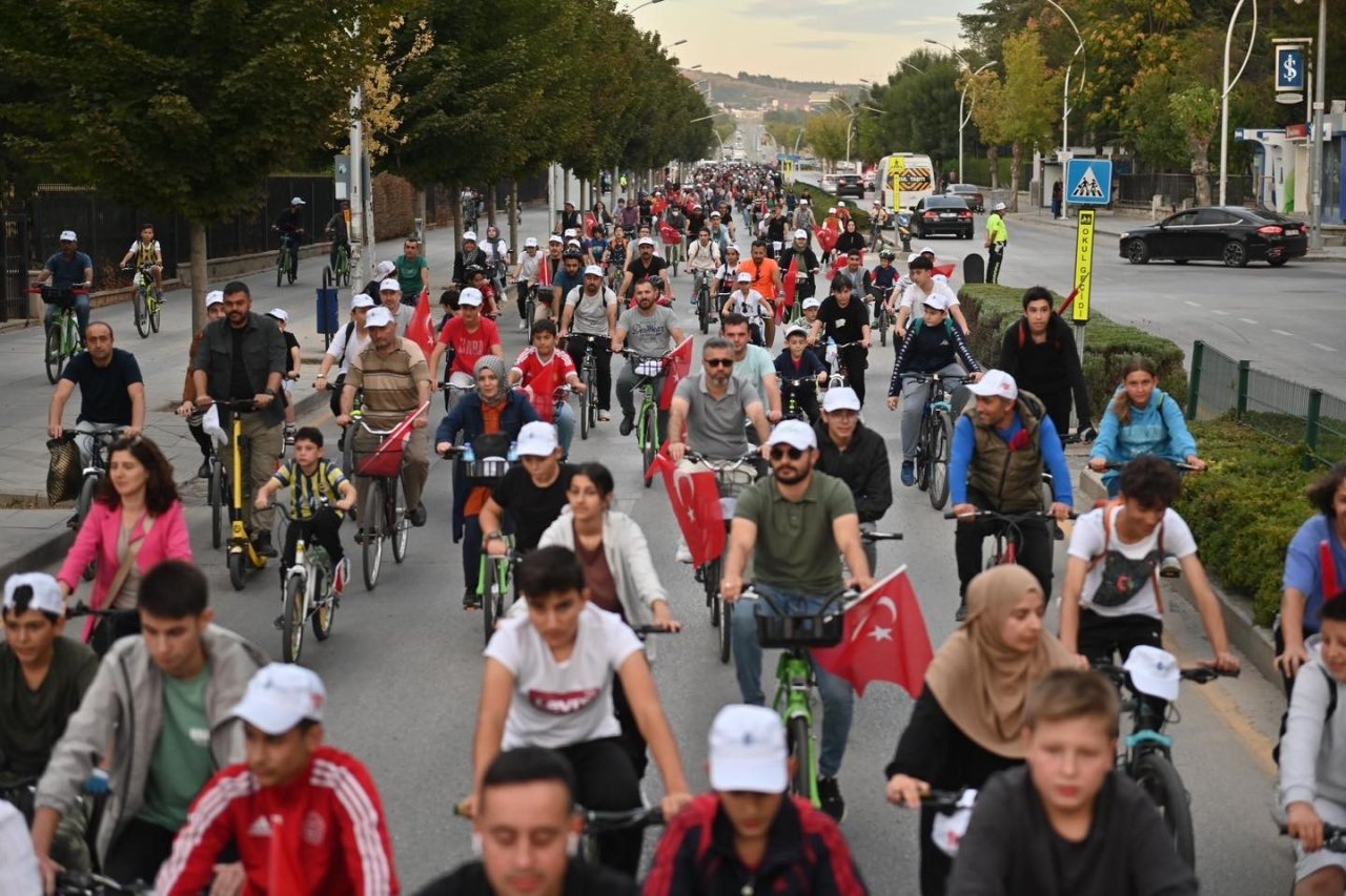 Çorum Belediyesi bisikletle şehir turu düzenledi