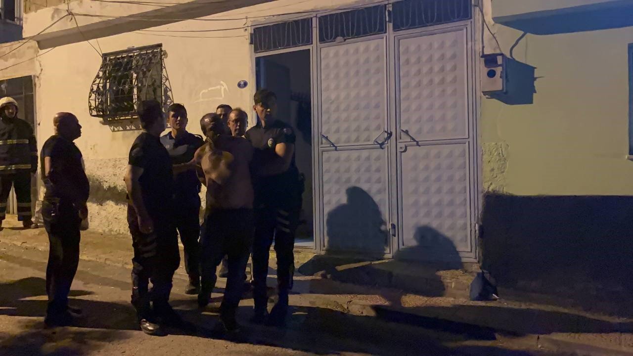 Kilis’te evini yakan ve kendine zarar veren kişiyi polis ekipleri kurtardı