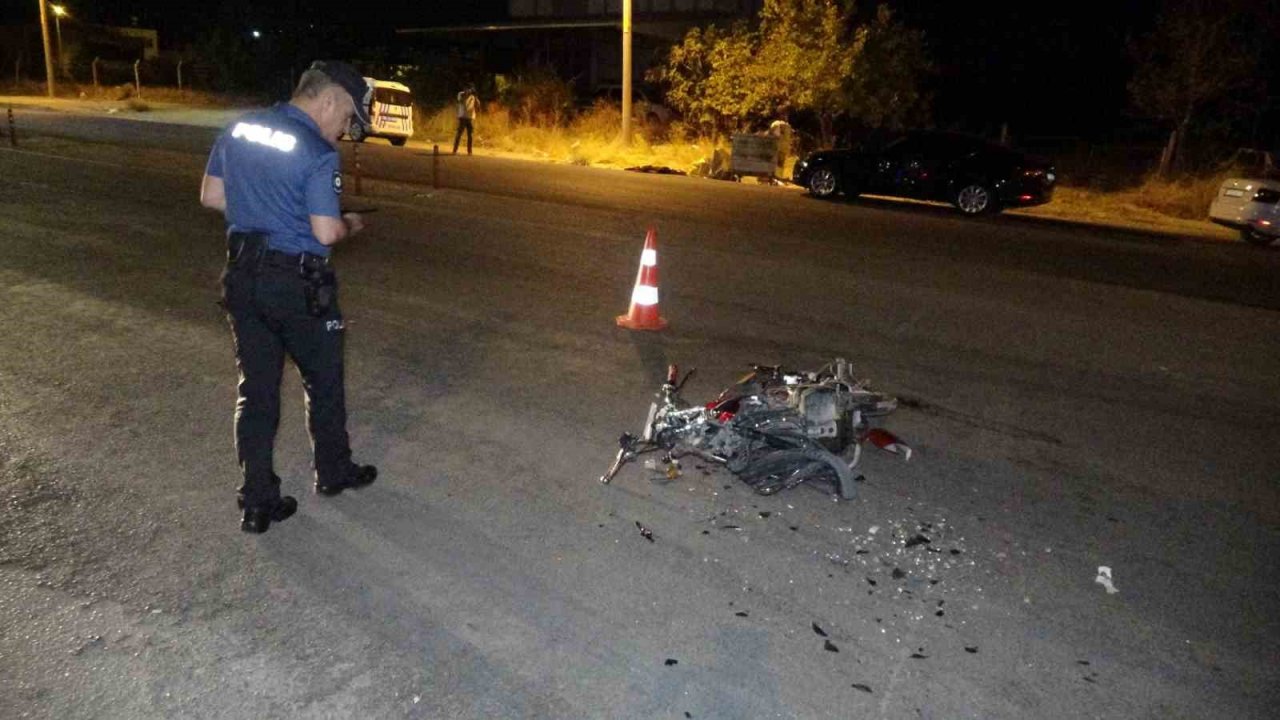 Otomobil ile çarpışan motosikletin sürücüsü hayatını kaybetti