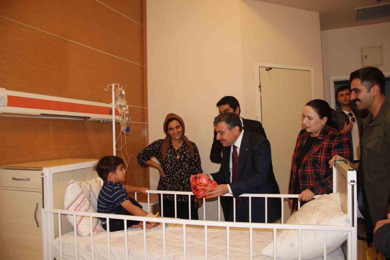 Vali Atay Cizre Devlet Hastanesi’nde çalışmalar hakkında bilgi aldı