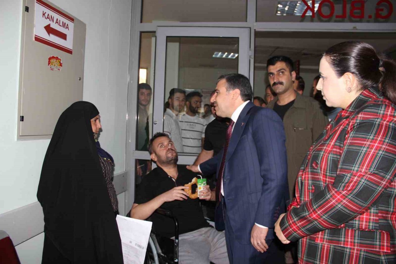 Vali Atay Cizre Devlet Hastanesi’nde çalışmalar hakkında bilgi aldı