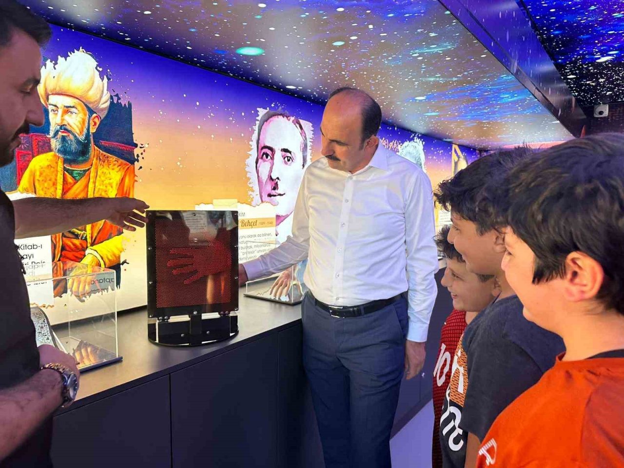 Başkan Altay: “Bilim Tırımız yenilenen yüzüyle çocuklara bilim sevgisi aşılıyor”