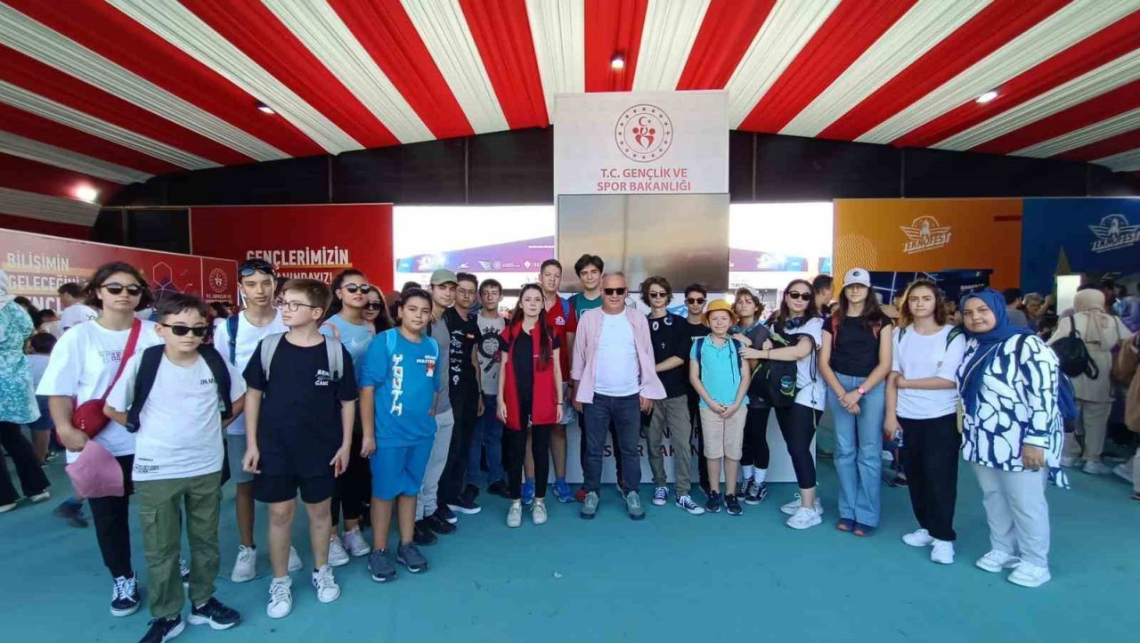 Balıkesirli gençler Teknofest İzmir’e katıldı