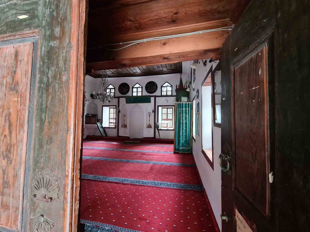 Ecdat yadigarı camiler hem yıllara meydan okuyor hem de turist ağırlıyor