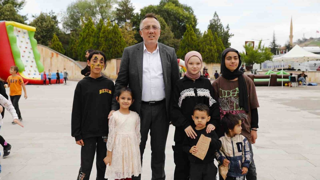 Nevşehir’de ‘Çocuk Şenliği’ renkli görüntülere sahne oldu