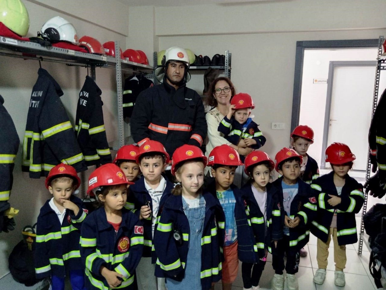 Altınova’da miniklere itfaiye eğitimi