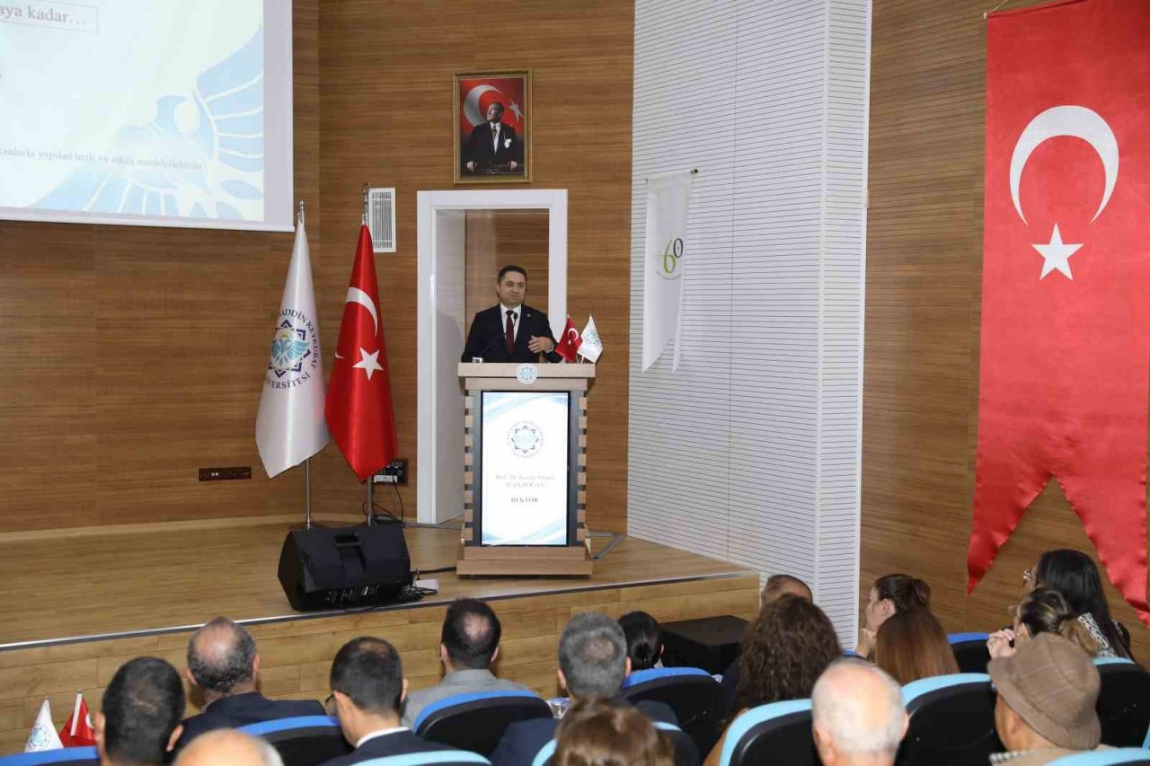 ALKÜ Rektörü Türkdoğan, 60+ Tazelenme Üniversitesinin ilk dersinde ilk yardımın önemini anlattı