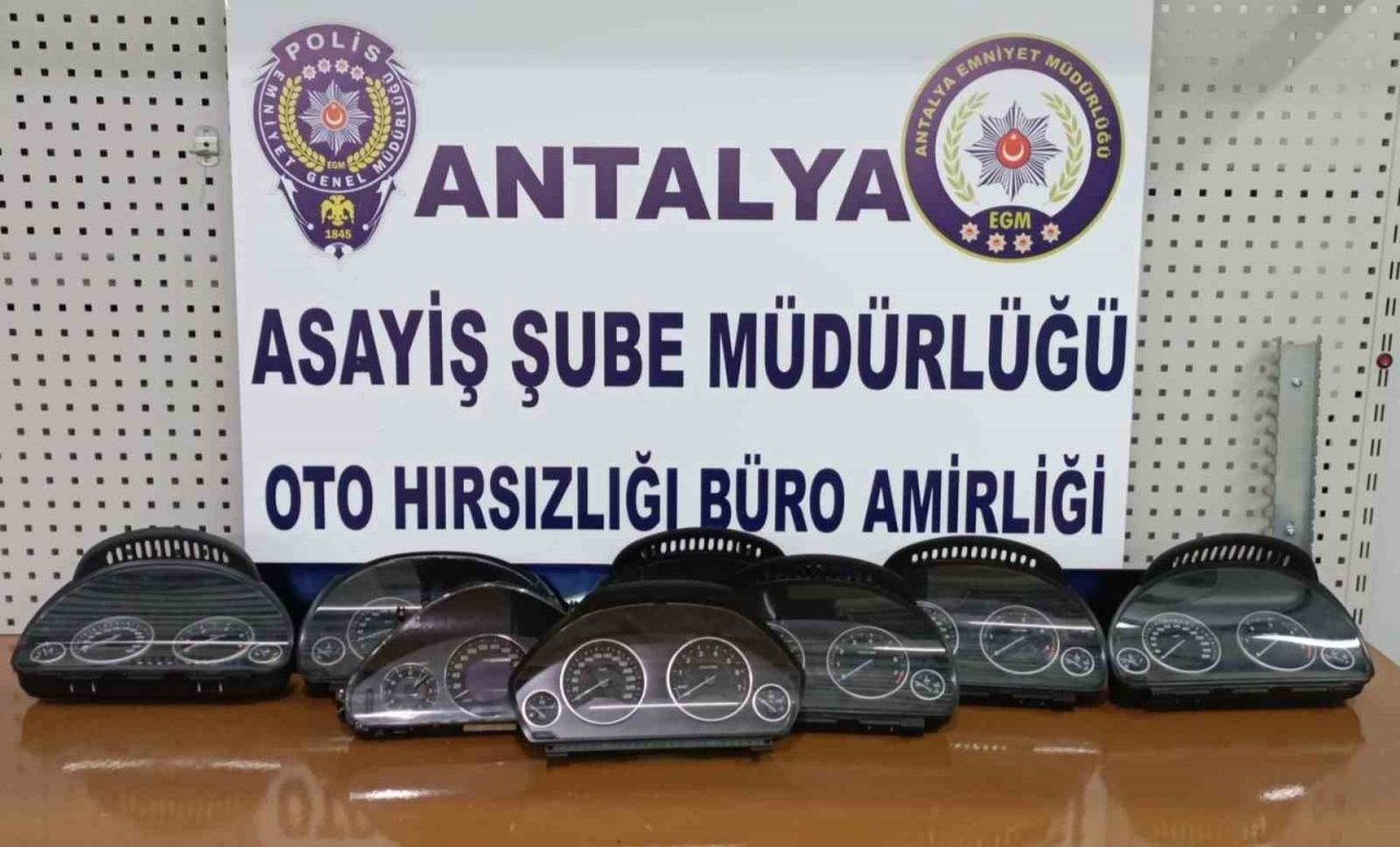 Antalya’da ‘change’ araç operasyonu: 7 adet tescil kaydı olmayan araç motoru ele geçirildi