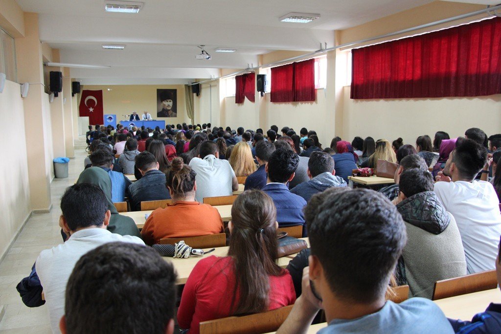 Gediz’de 2 bin üniversiteli öğrenci ders başı yaptı
