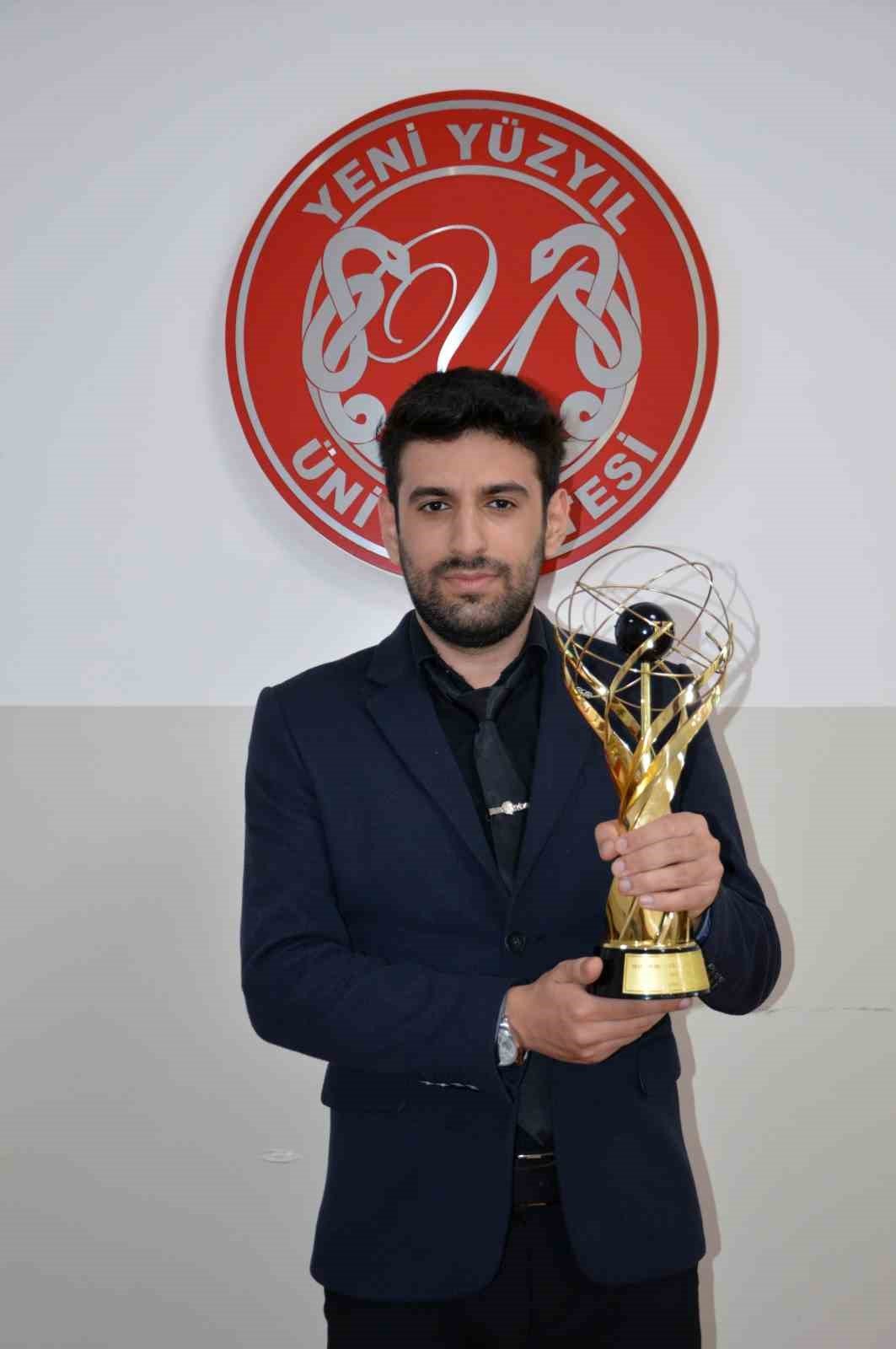 İstanbul Yeni Yüzyıl Üniversitesi öğrencisine birincilik ödülü