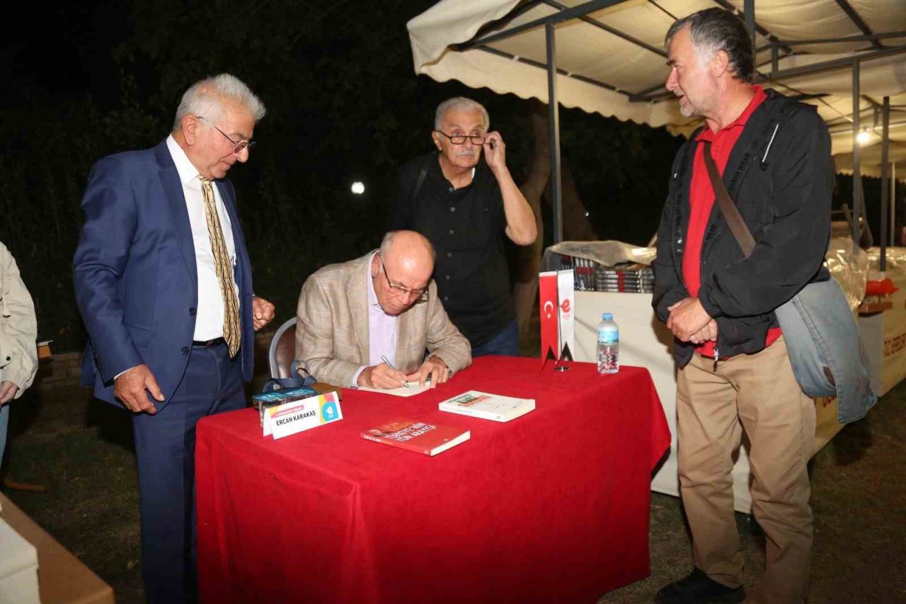 Efeler Belediyesi Kitap Fuarı sürüyor