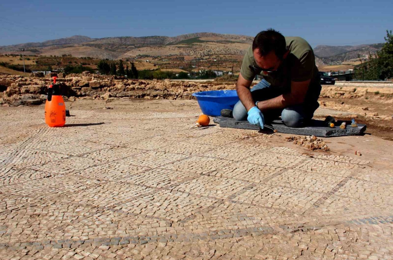 Bin 700 yıllık mozaikte restorasyon ve konservasyon çalışması başladı