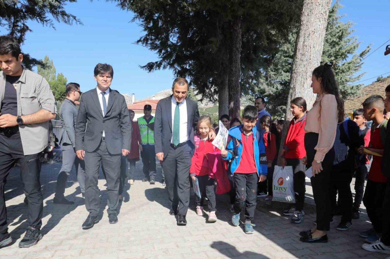 Burdur’da jandarmadan “Güvenli Okul Yolu Projesi” uygulaması