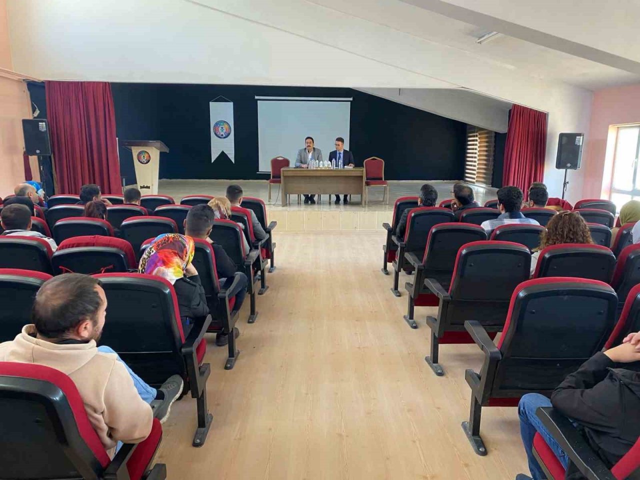 Hamur’da eğitim değerlendirme toplantısı yapıldı