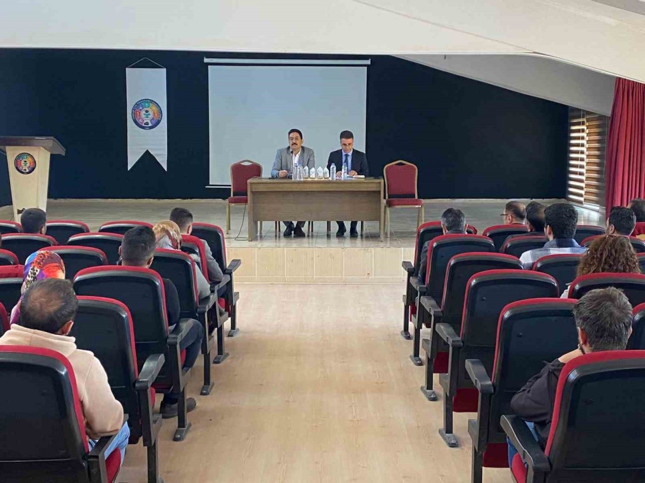 Hamur’da eğitim değerlendirme toplantısı yapıldı
