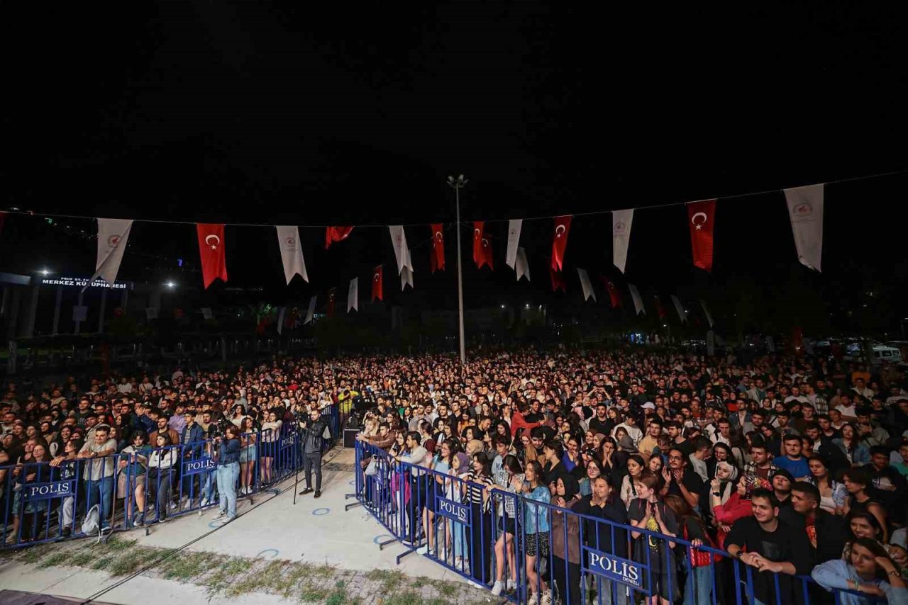 Büyükşehir Gençlik Festivali renkli görüntülerle sona erdi