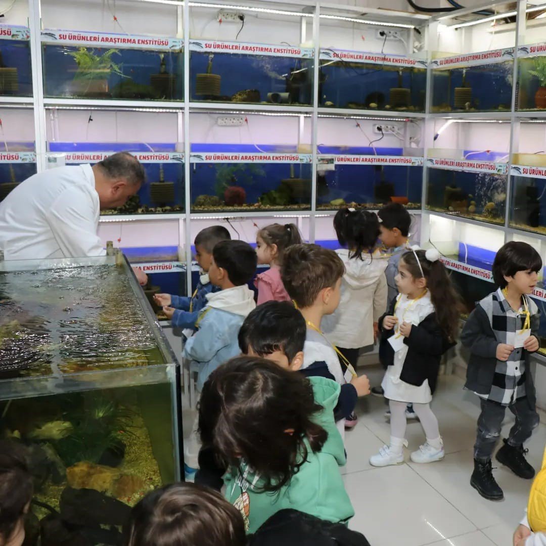 Elazığ’da öğrenciler balık müzesini gezdi