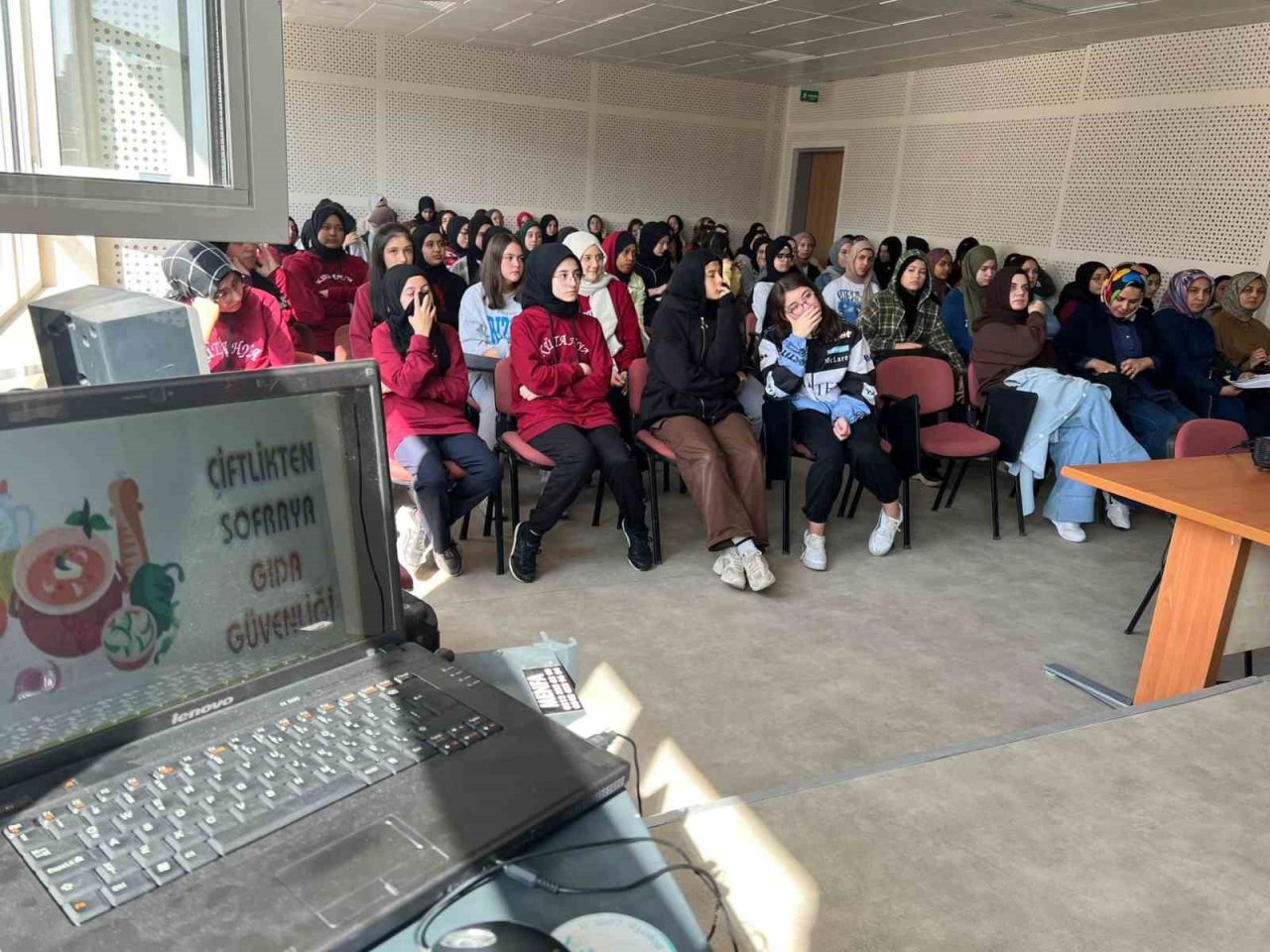 Kütahya’da 110 lise öğrencisine "Gıda Güvenilirliği ve Gıda İsrafı" konulu eğitim verildi