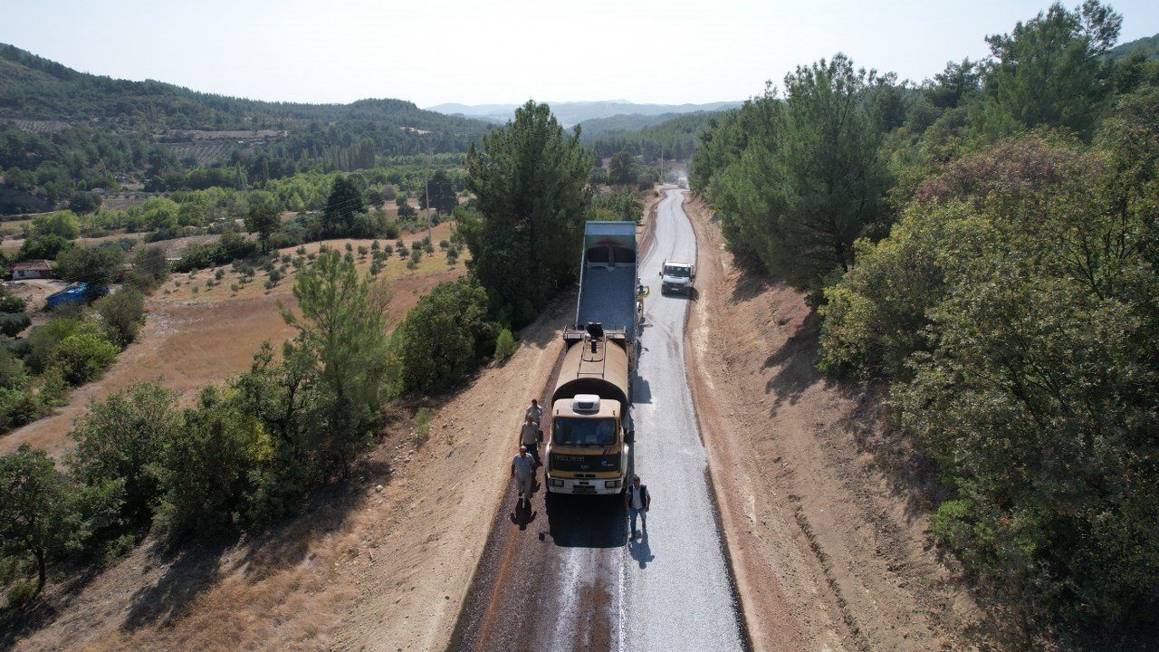 Akhisar’da 111 kilometre asfalt çalışması