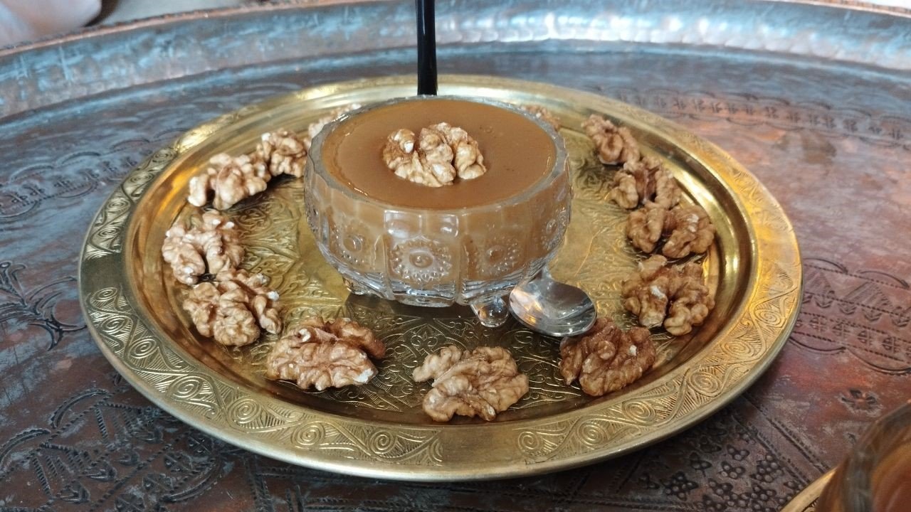 Mardin’de üzüm şırasından yapılan yöresel tatlı ’Harire’ geleneği sürüyor