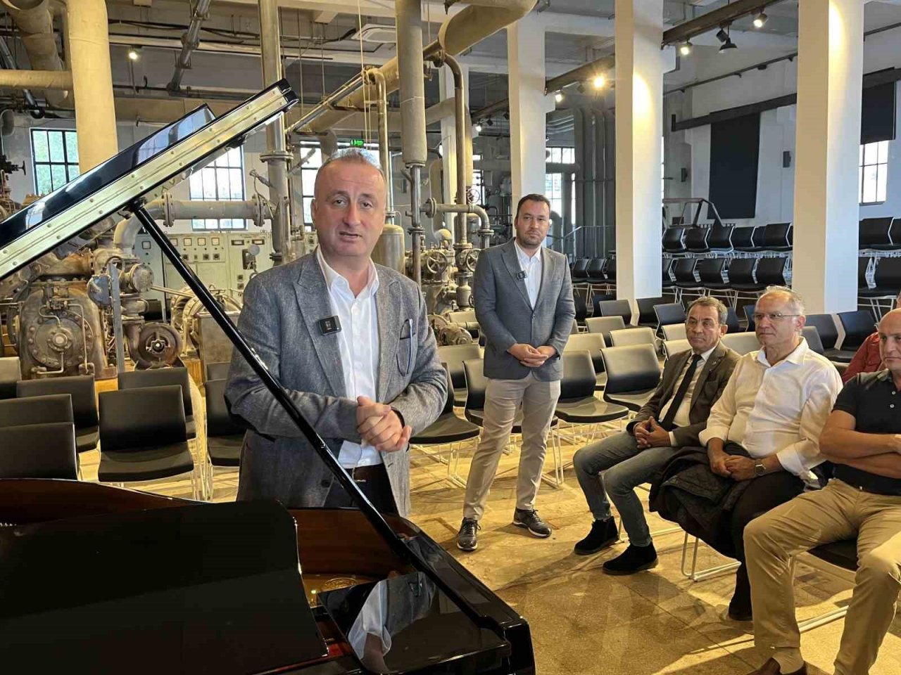 Sinop Belediyesi Sebahattin Ali Kültür Merkezine piyano desteği