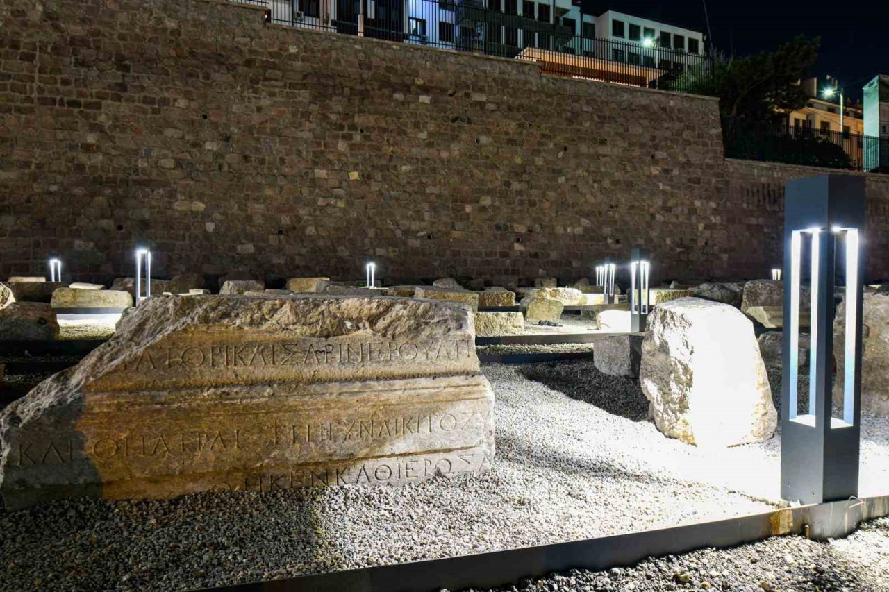 İki bin yıl sonra kente kazandırılıyor: Tarihi Roma tiyatrosu ve Arkeopark alanında aydınlatma çalışması
