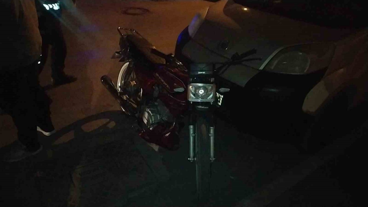 "Dur" ihtarına uymayan motosikletliler polisten kaçamadı