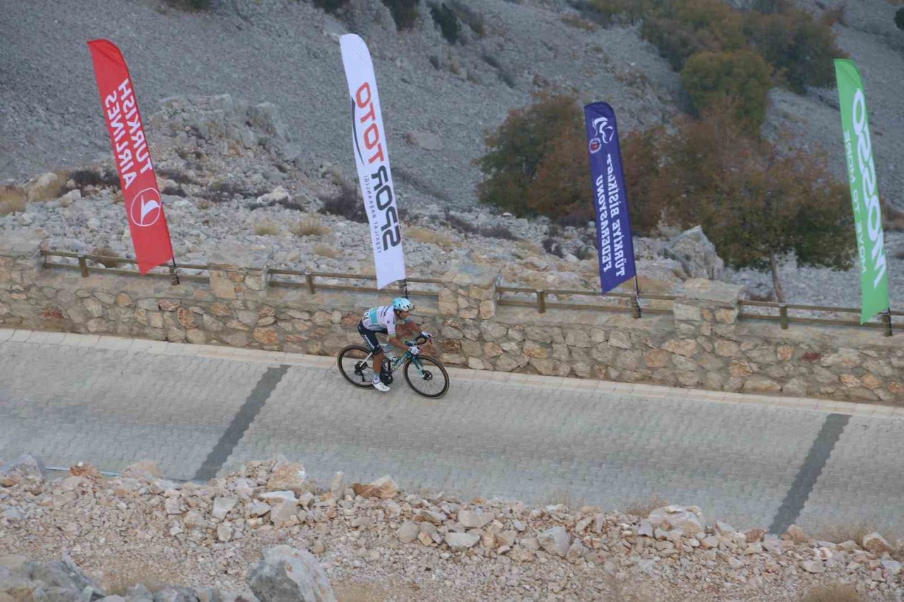 Türkiye Bisiklet Turu’nun Fethiye-Babadağ etabı geçildi