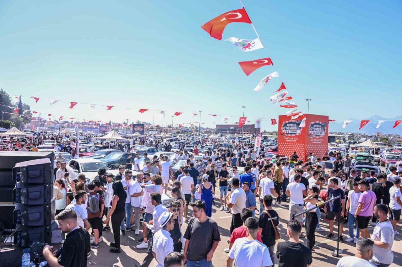 Antalya’ya 150 bin kişilik dev meydan