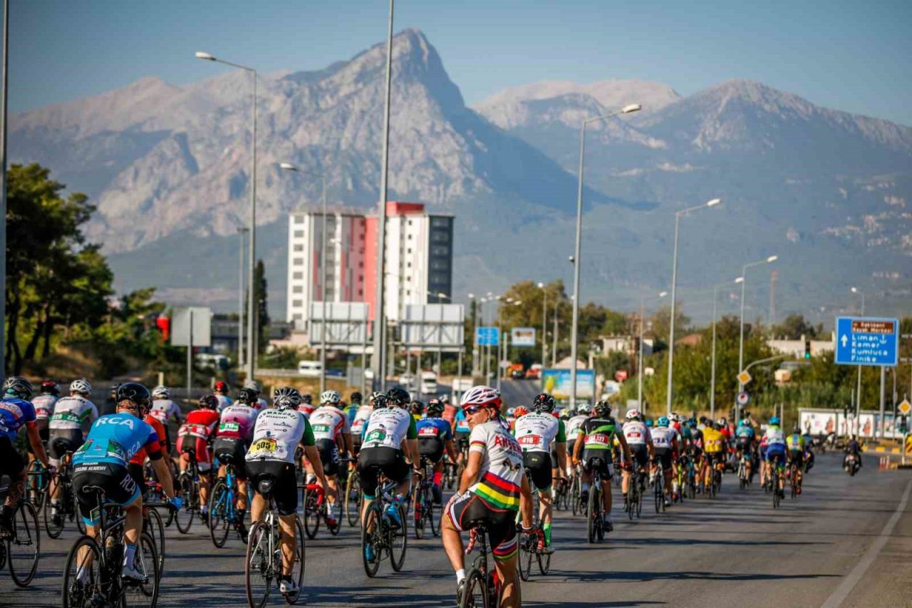 Muratpaşa Belediyesi’nden sıfırdan zirveye bisiklet yarışı
